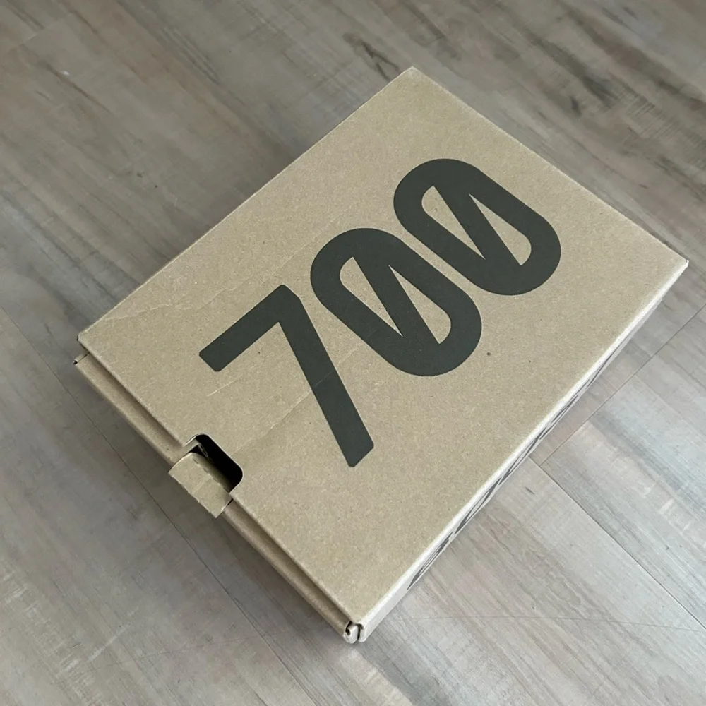 Yeezys boost 700 v2 infant sneakers - Picture 3 of 4